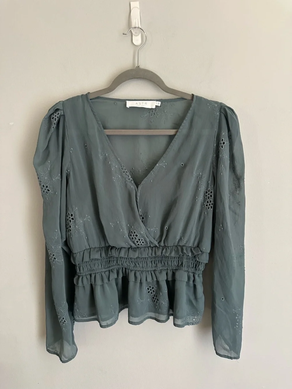 ASTR Blouse Sheer Floral Eyelet Fabric Elastic Waist Long Sleeve Peplum Green L